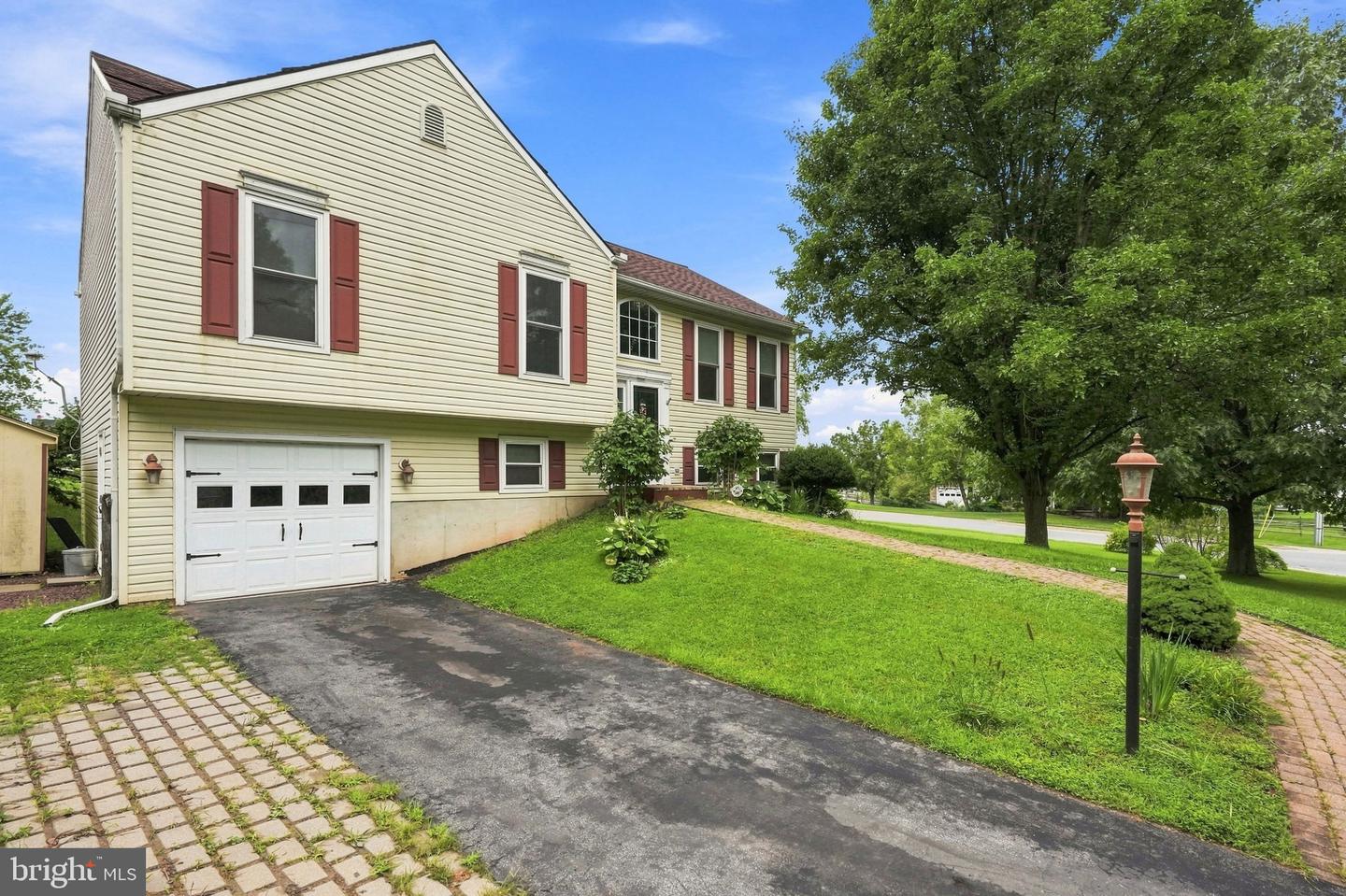 142 Wedgewood Rd Property Photo 3