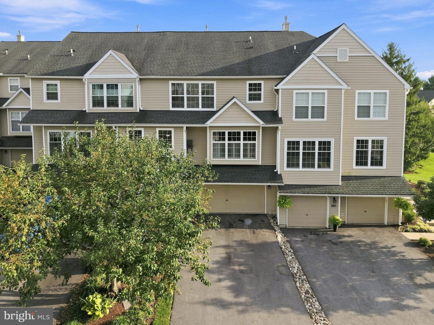 439 Lake George Cir Property Photo 1