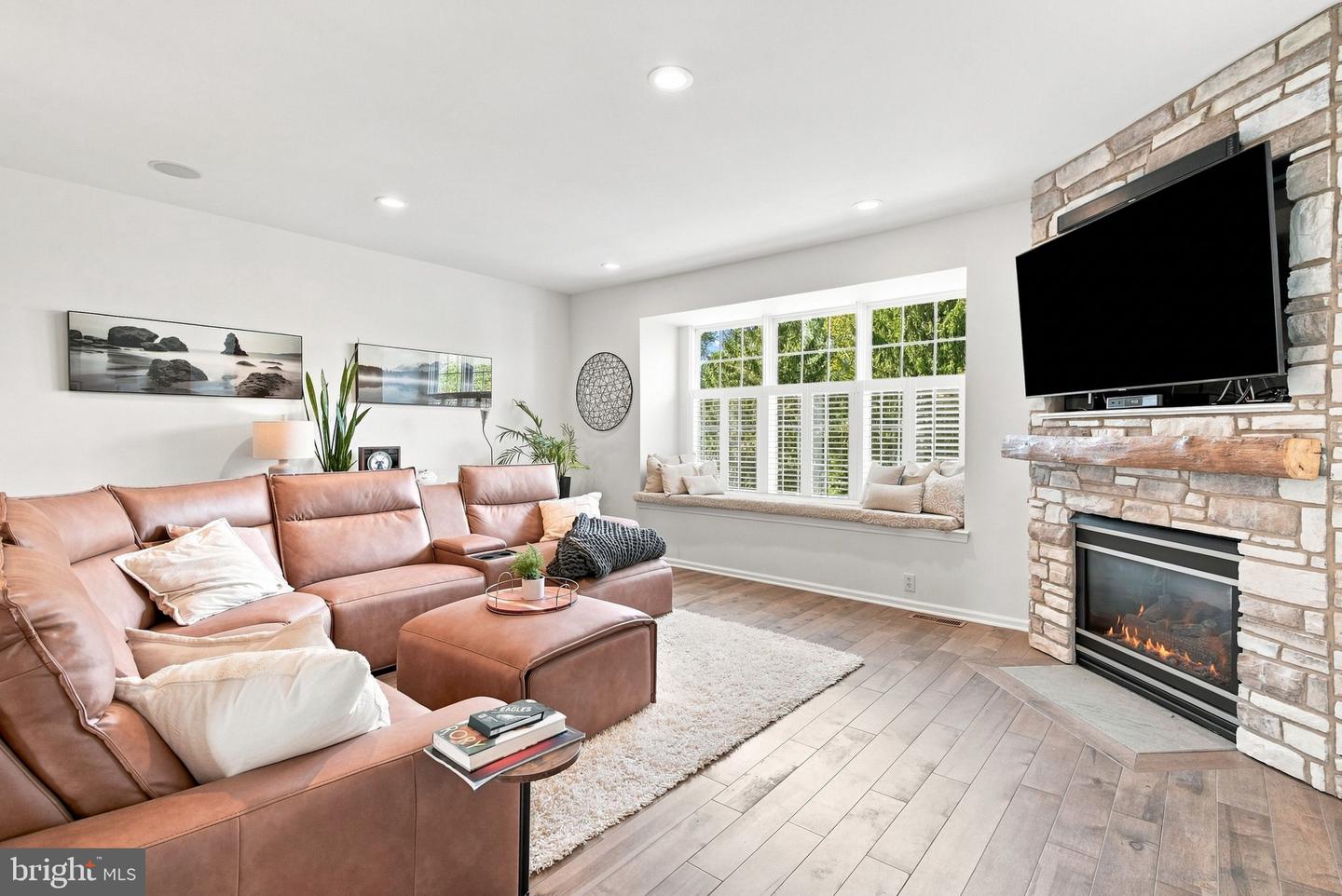 439 Lake George Cir Property Photo 4