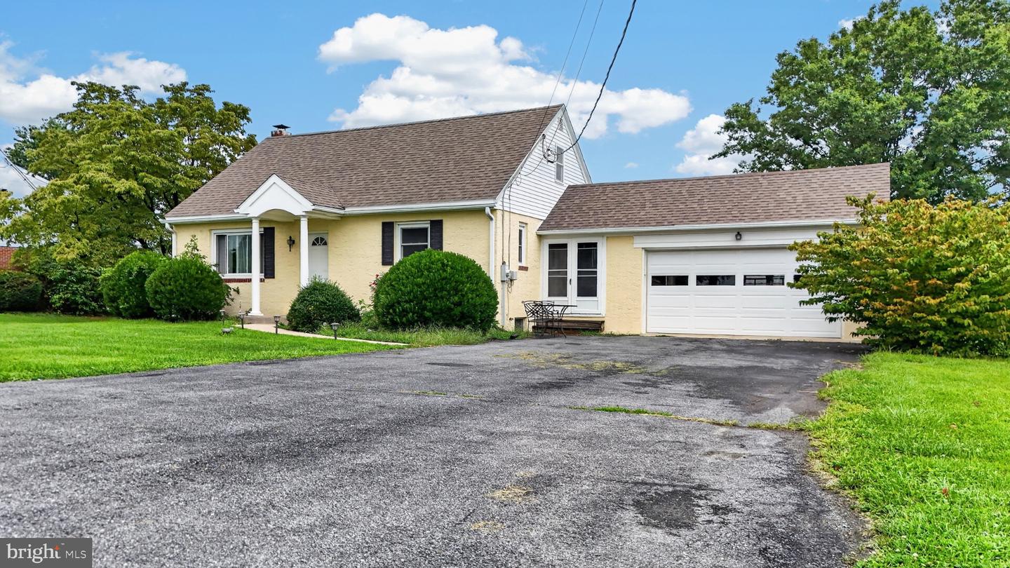 3471 Horseshoe Pike Property Photo 3