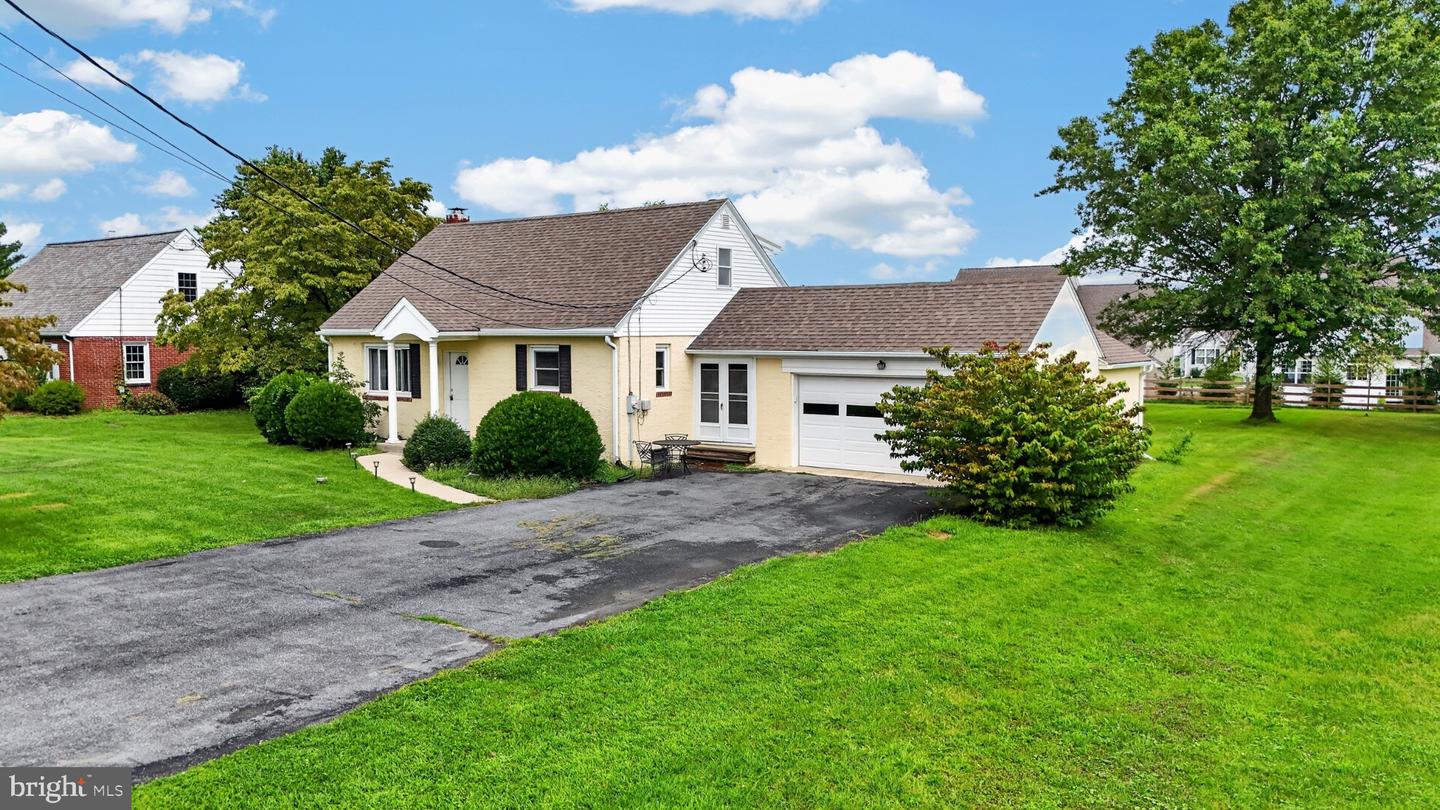 3471 Horseshoe Pike Property Photo 4