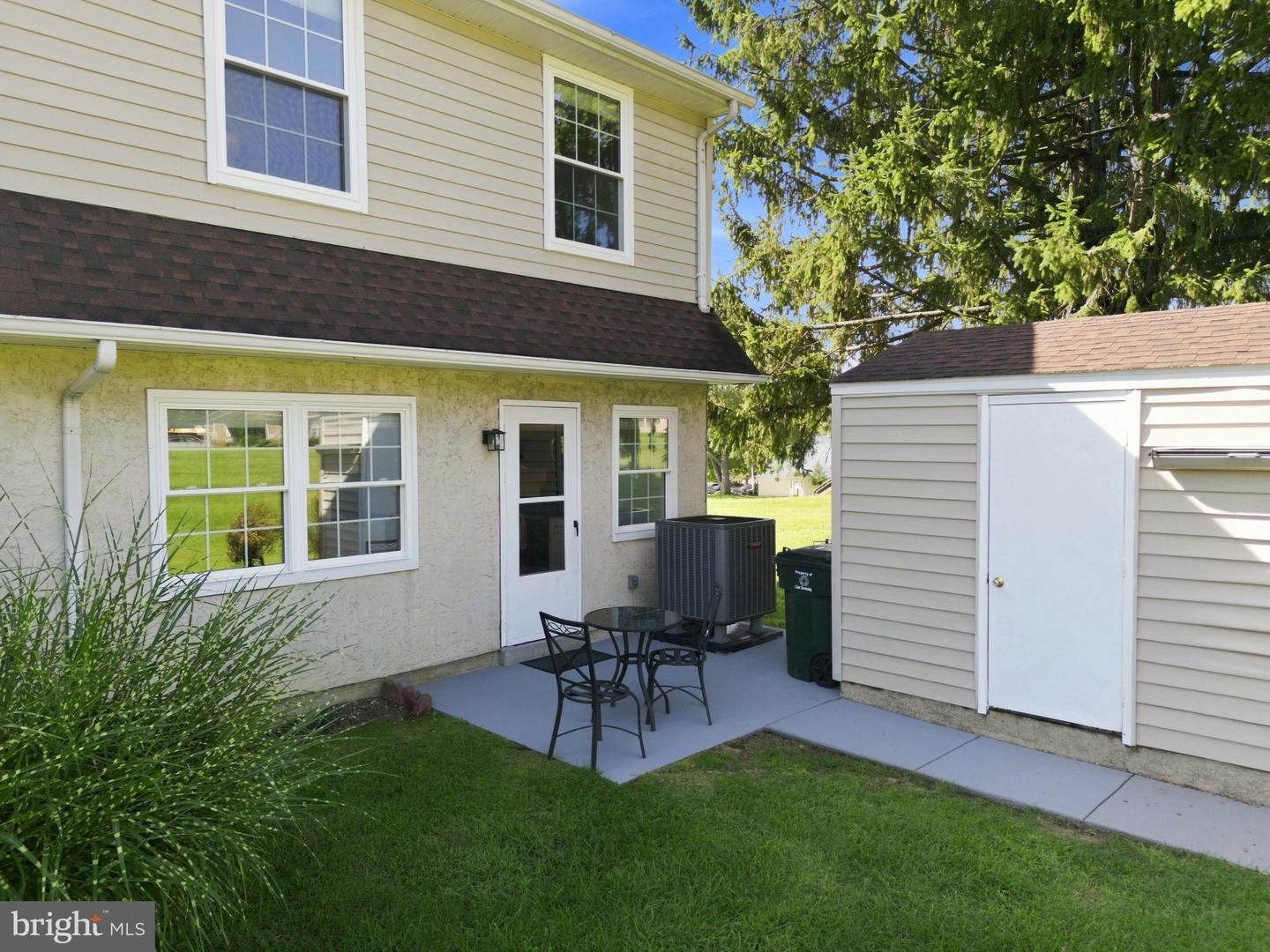 736 Springfield Ct Property Photo 4