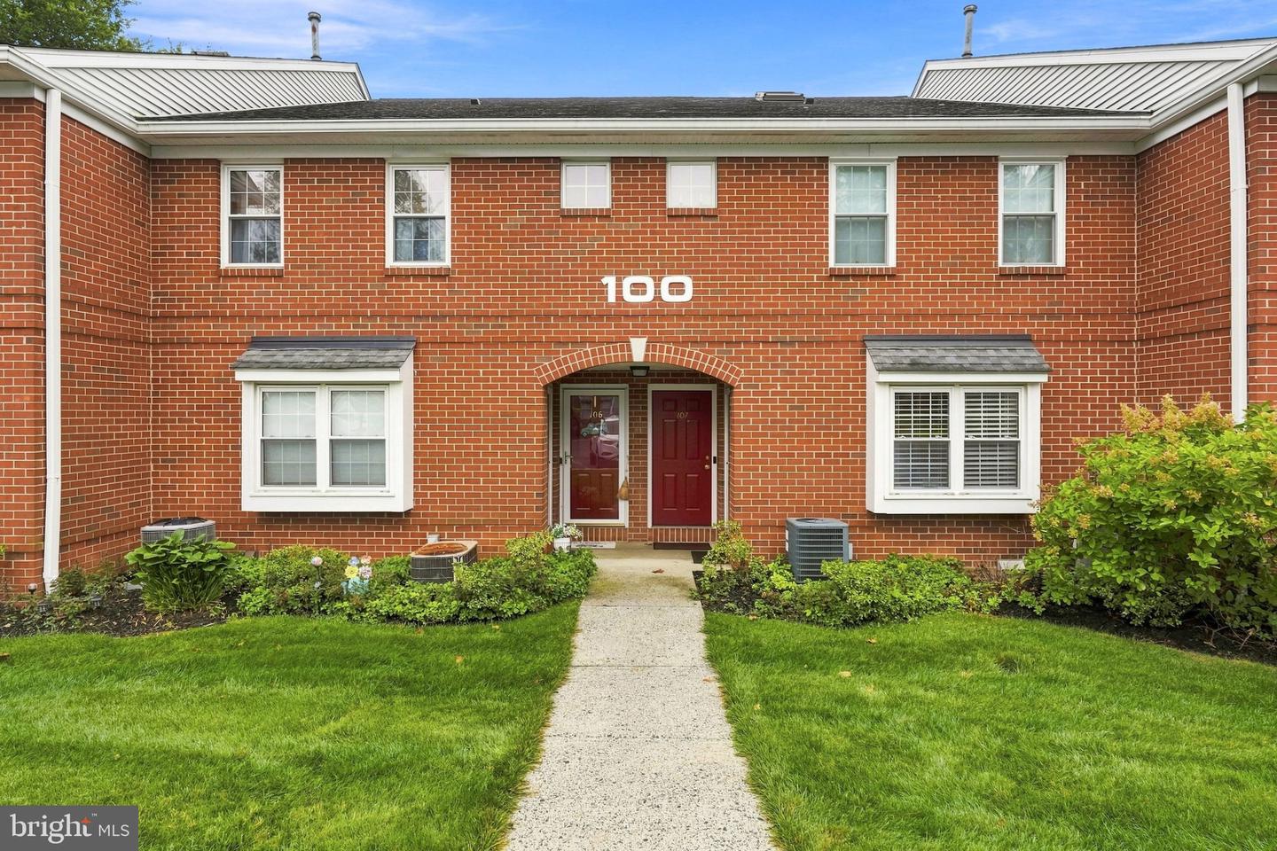750 E MARSHALL ST #103