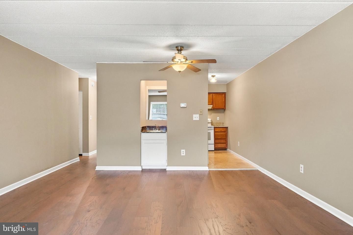 750 E Marshall St #103 Property Photo 5