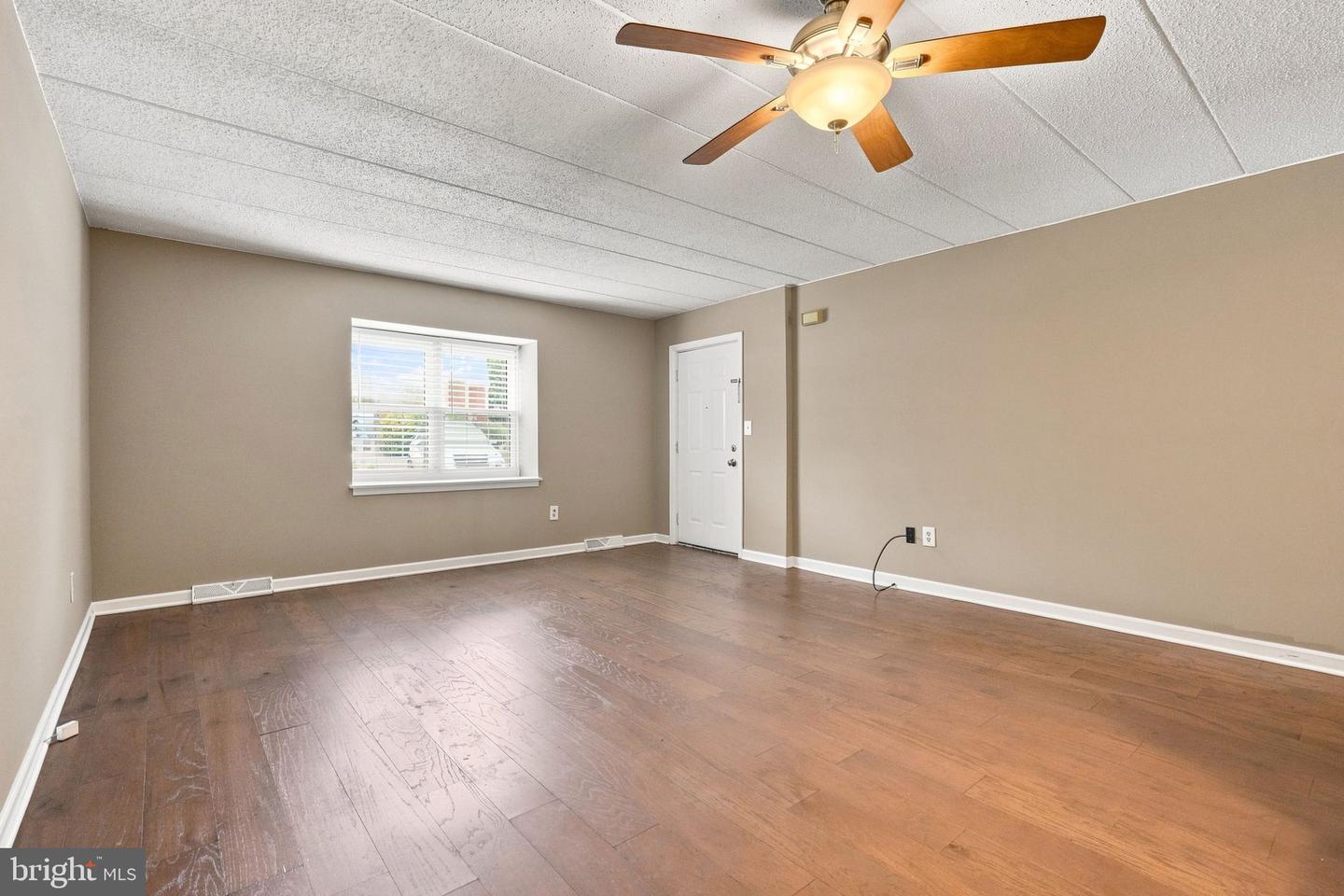 750 E Marshall St #103 Property Photo 7