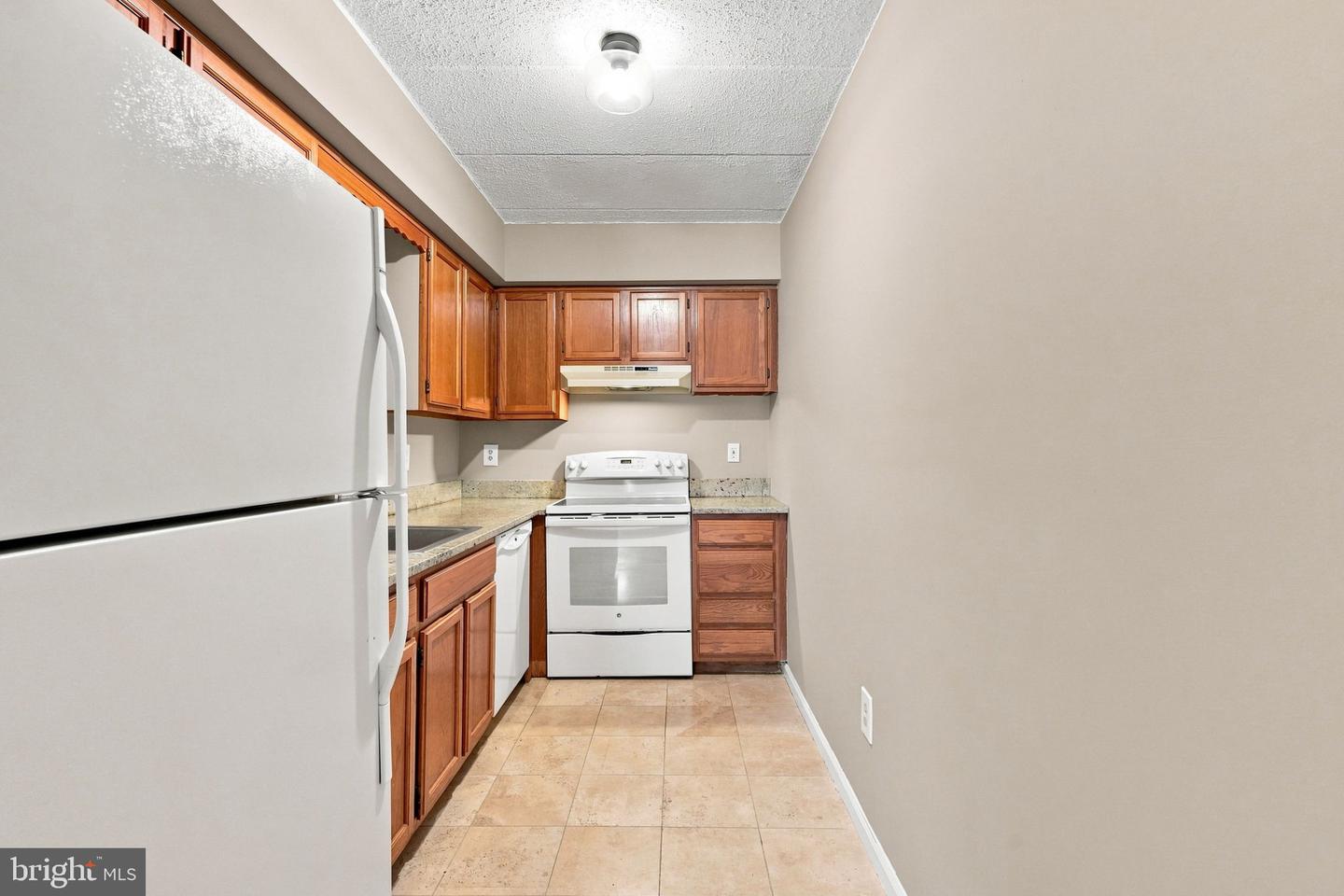 750 E Marshall St #103 Property Photo 10