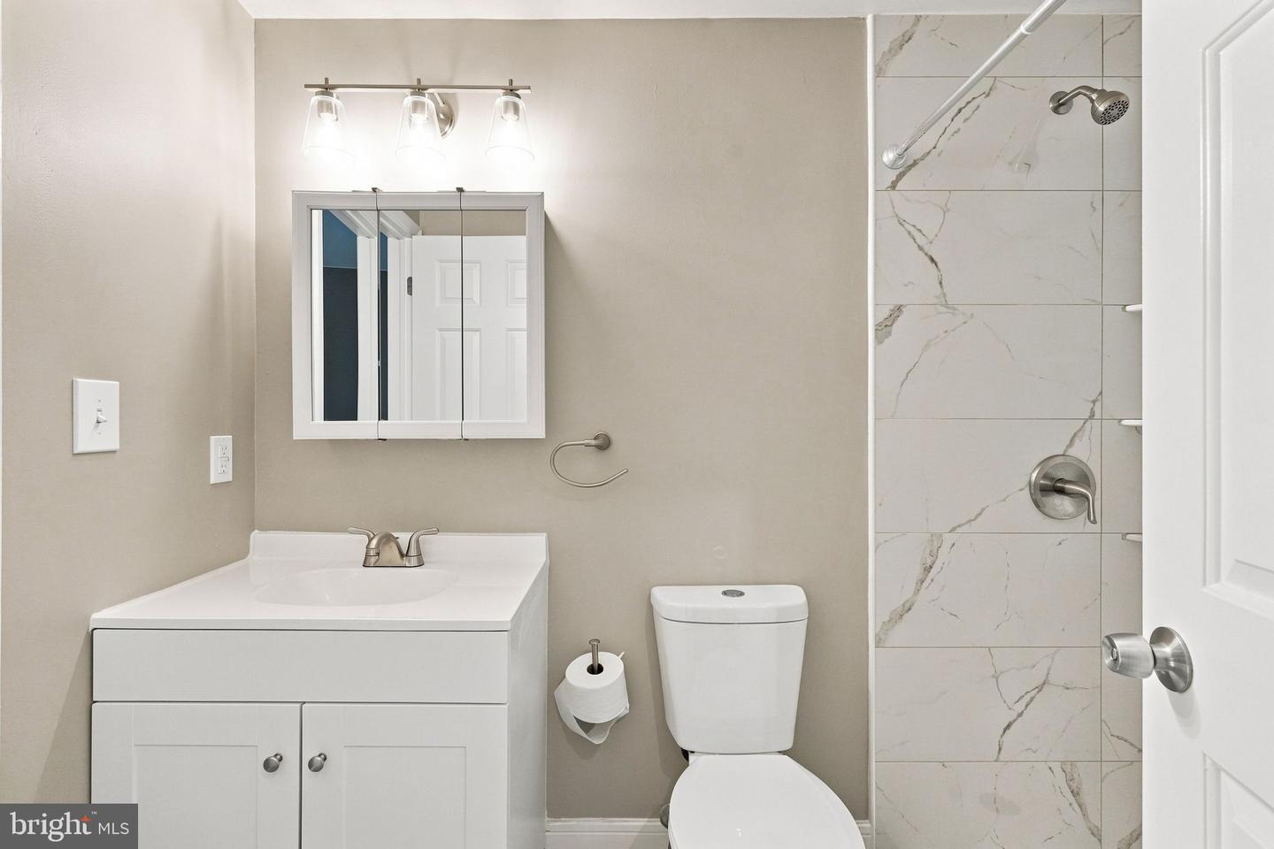 750 E Marshall St #103 Property Photo 12