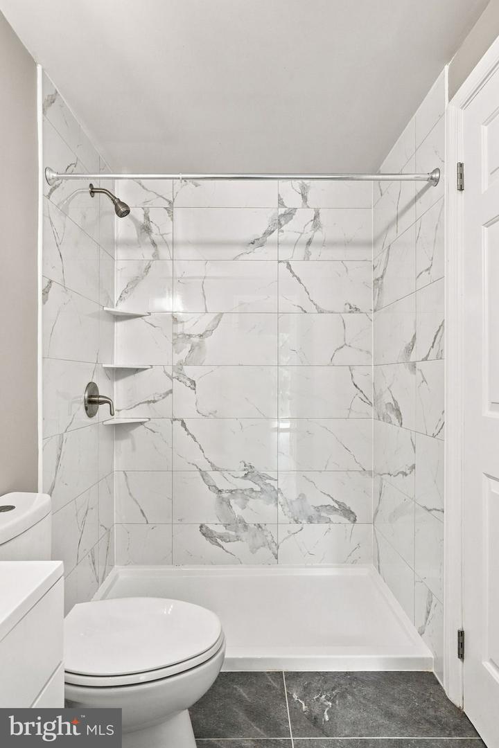 750 E Marshall St #103 Property Photo 14