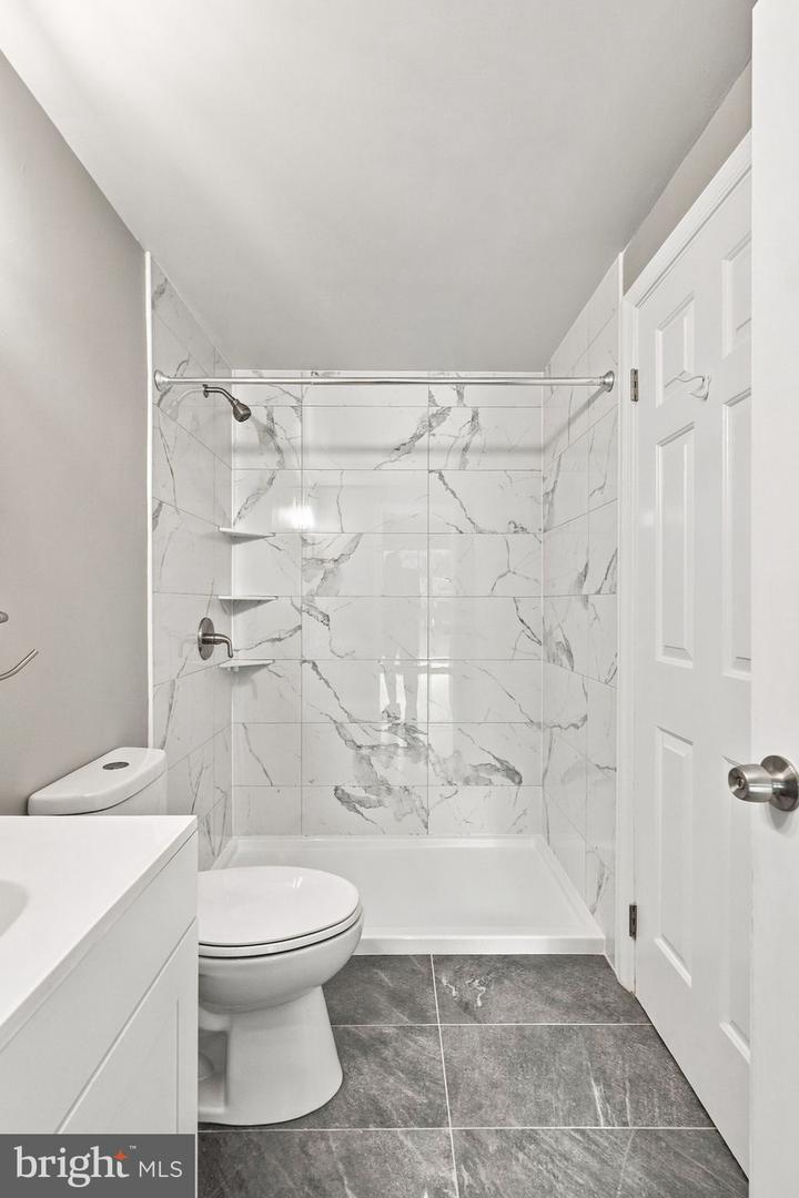 750 E Marshall St #103 Property Photo 15