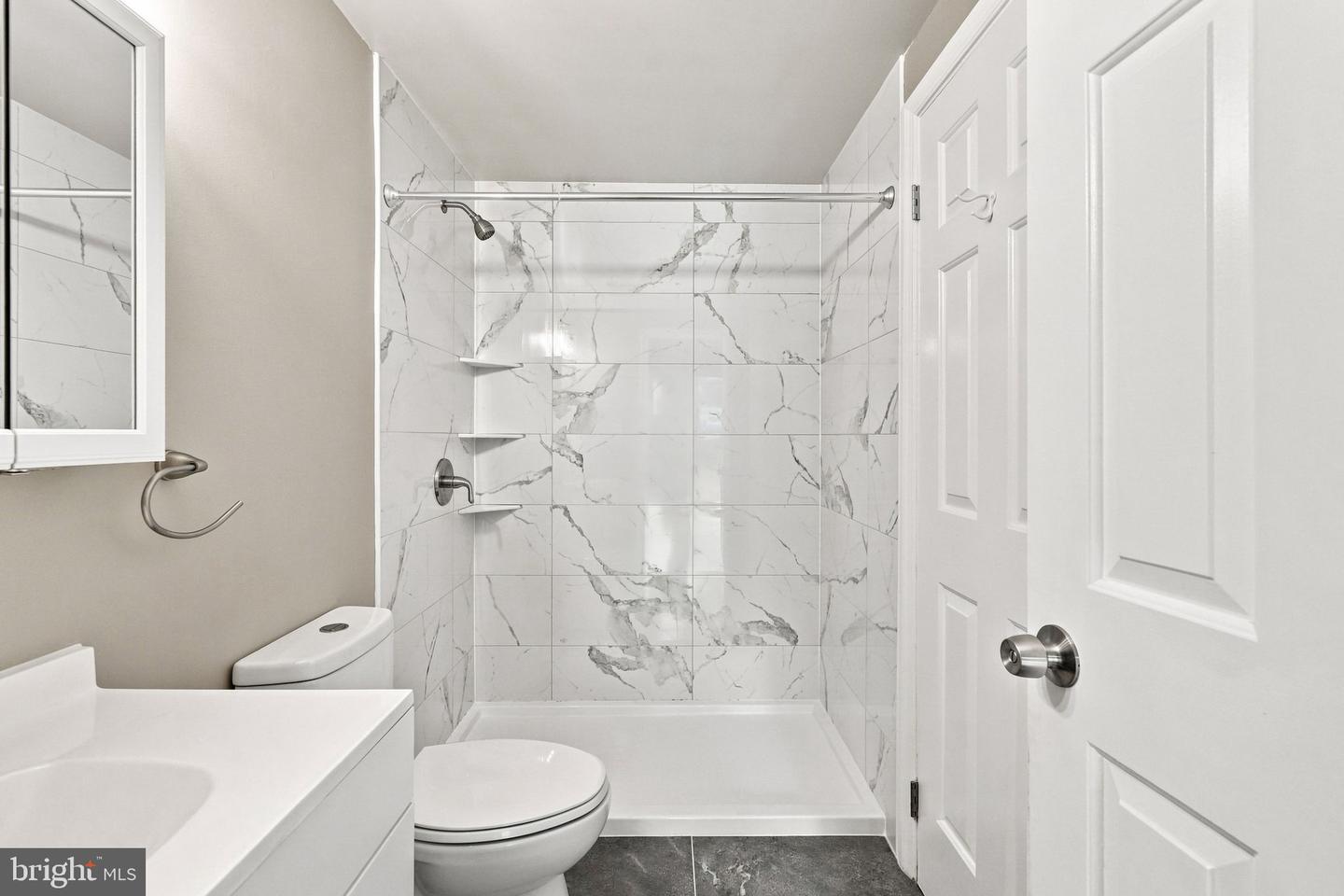 750 E Marshall St #103 Property Photo 16