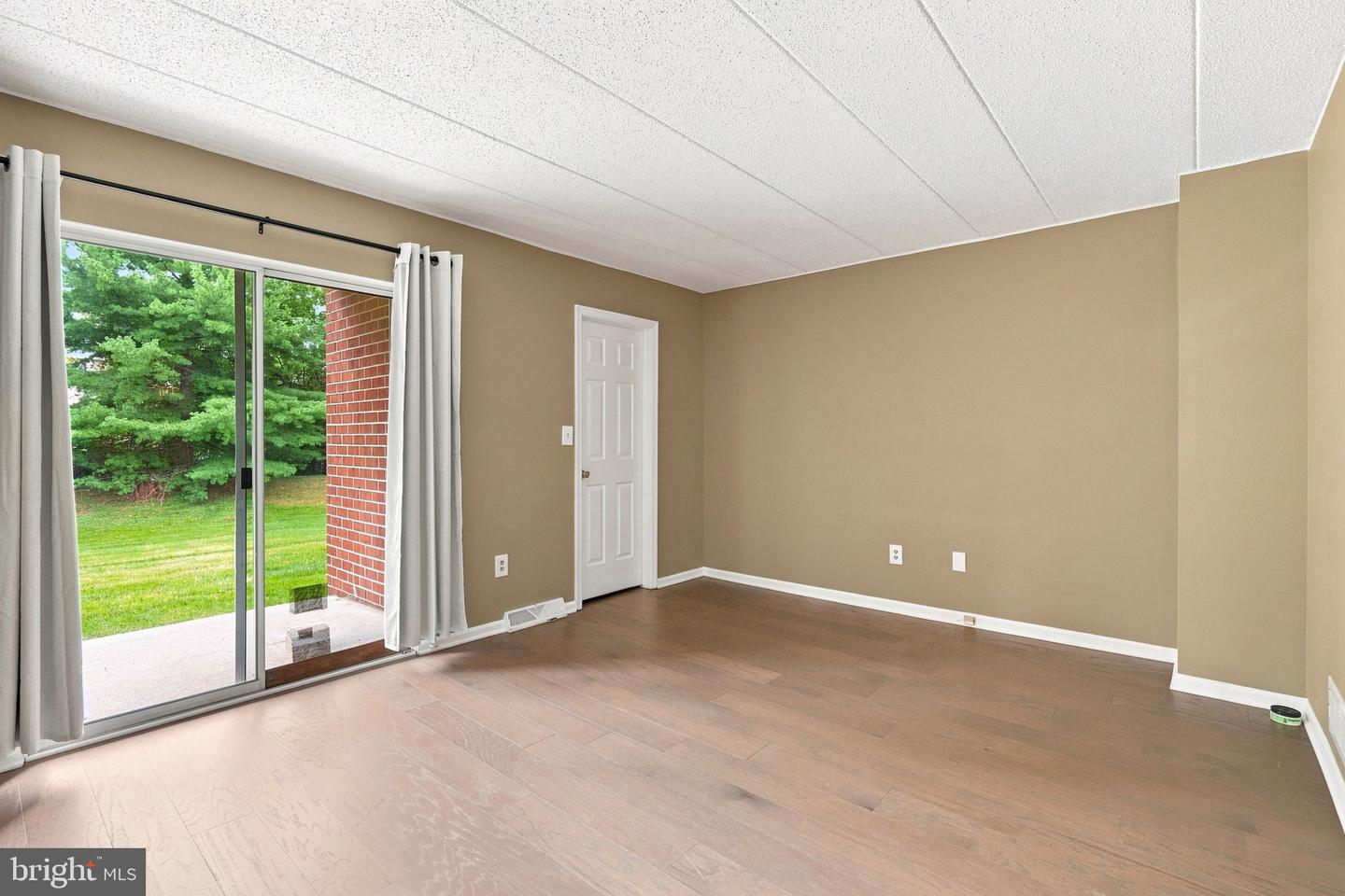750 E Marshall St #103 Property Photo 19