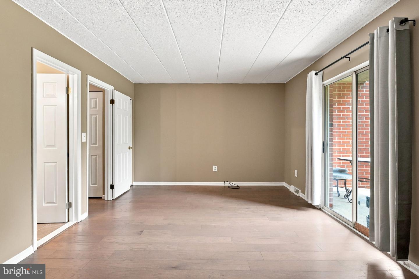 750 E Marshall St #103 Property Photo 22