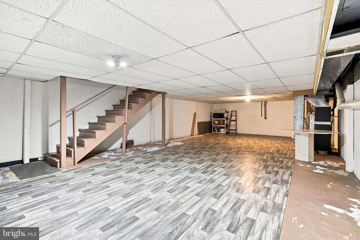 750 E Marshall St #103 Property Photo 27