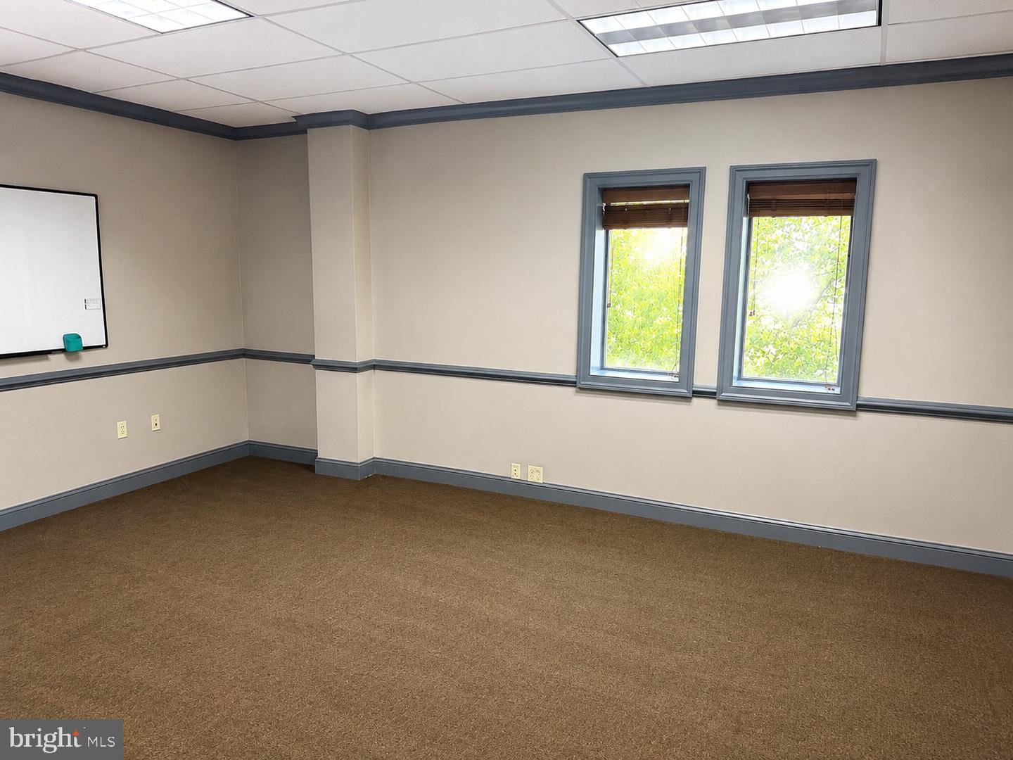 148 W State St Property Photo 5