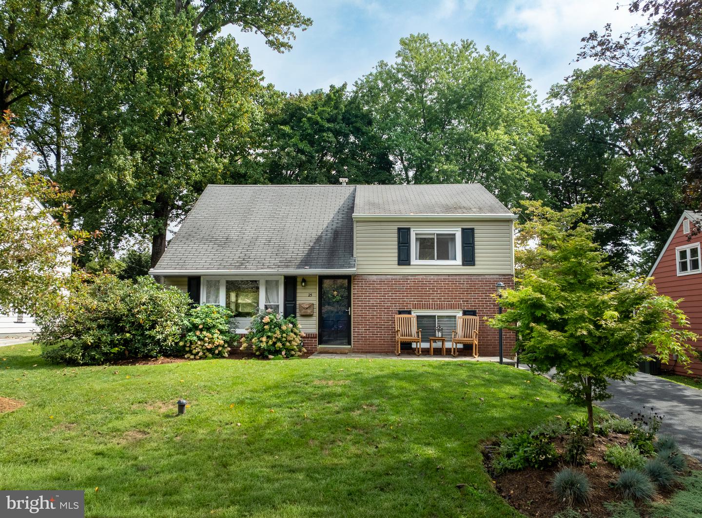 25 Greentree Ln Property Photo 1