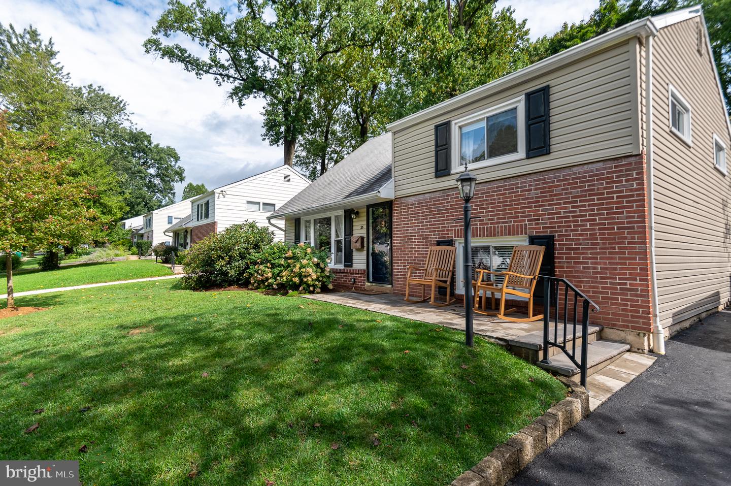 25 Greentree Ln Property Photo 2
