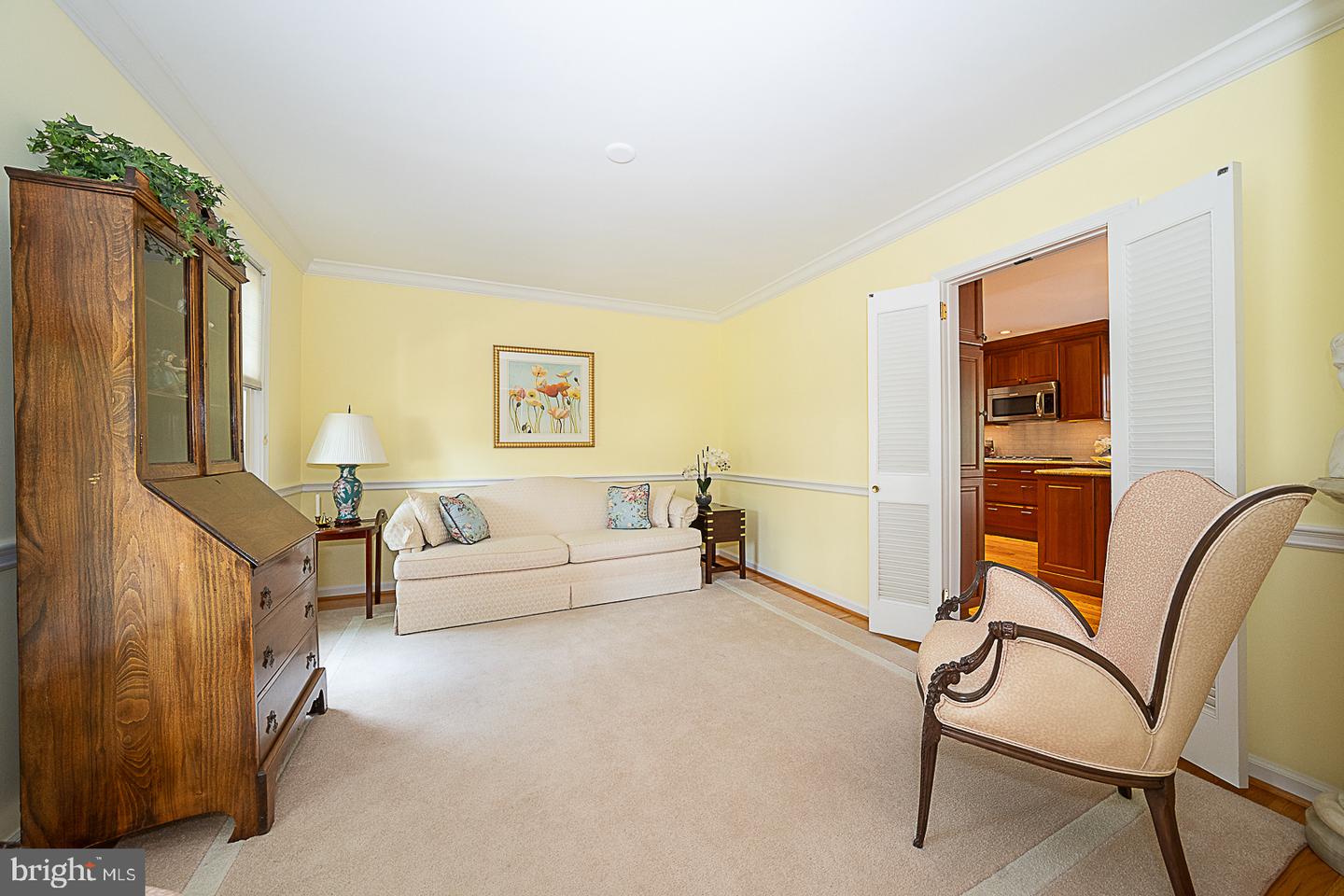 487 Winston Way Property Photo 4