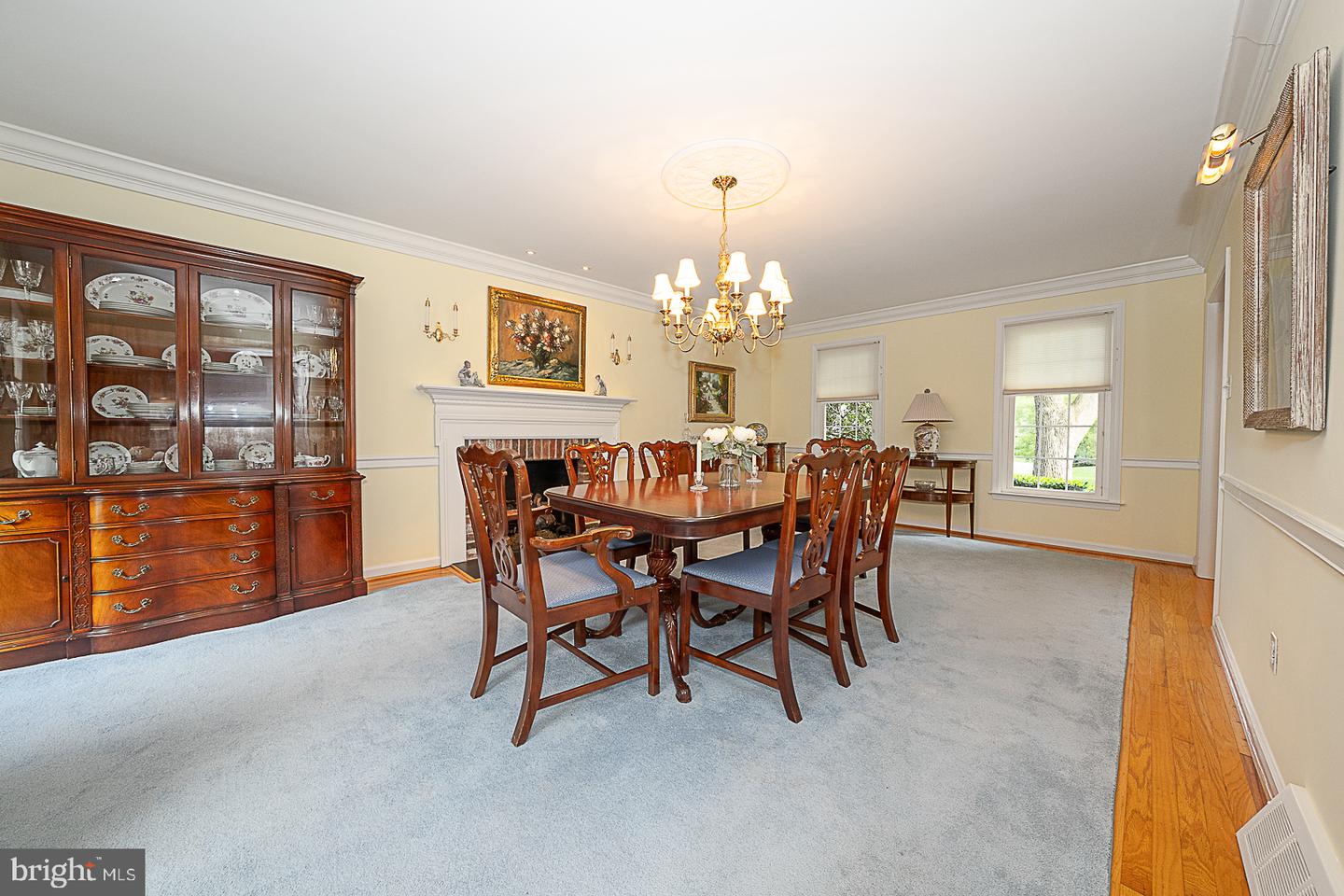 487 Winston Way Property Photo 6