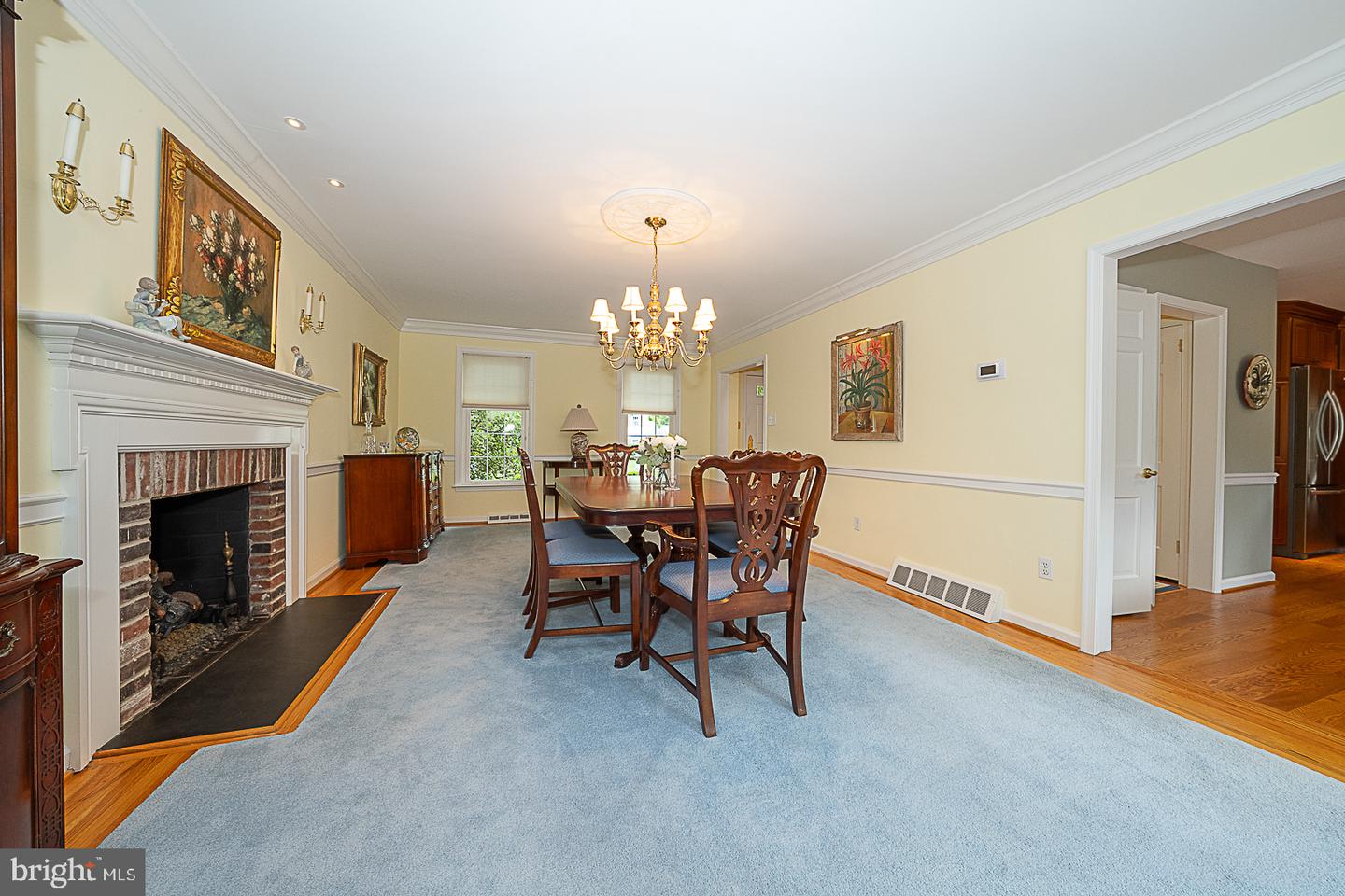 487 Winston Way Property Photo 8