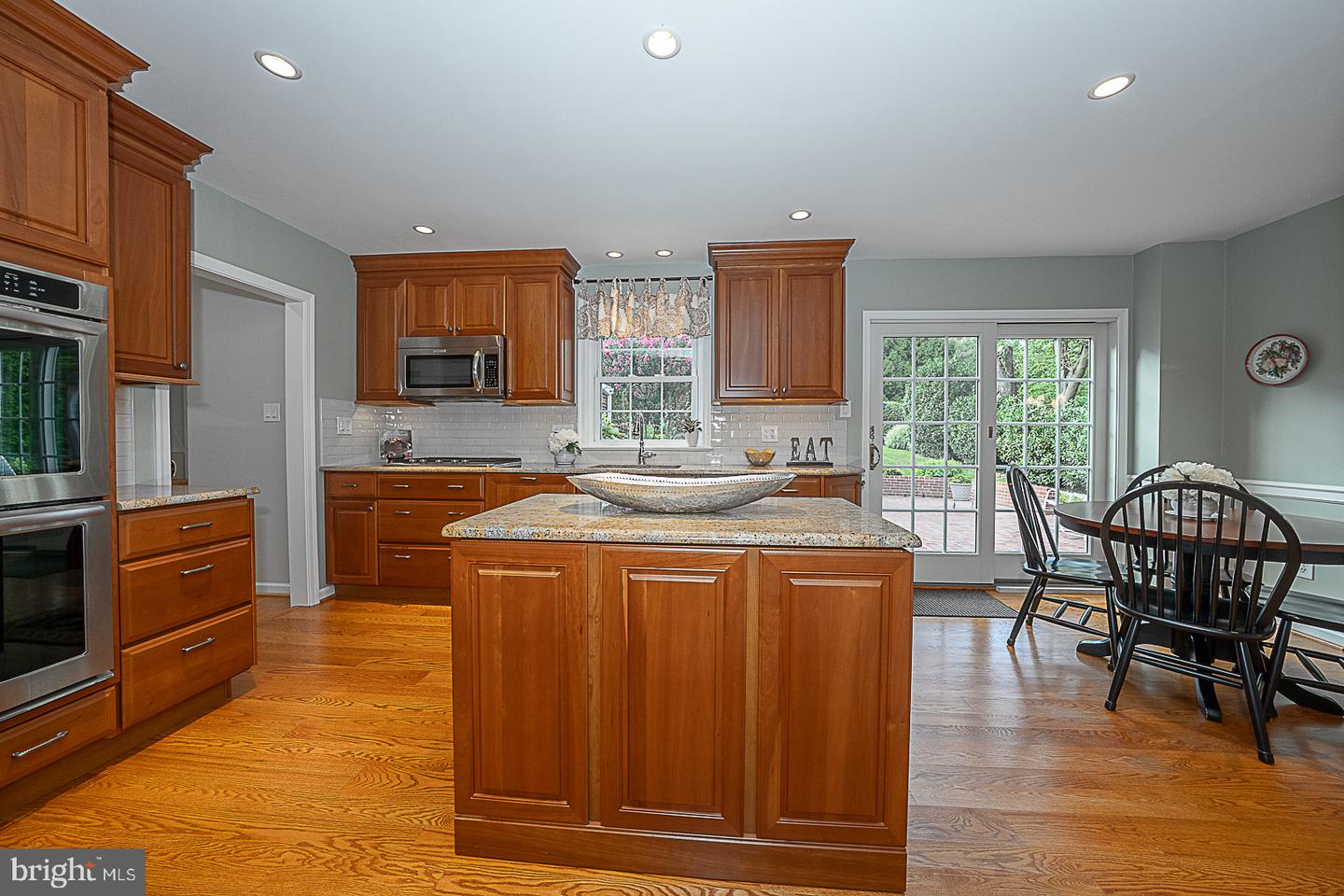 487 Winston Way Property Photo 13