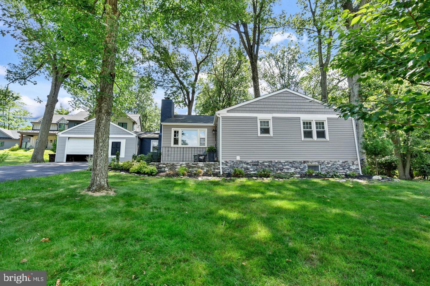 305 Irish Rd Property Photo 2