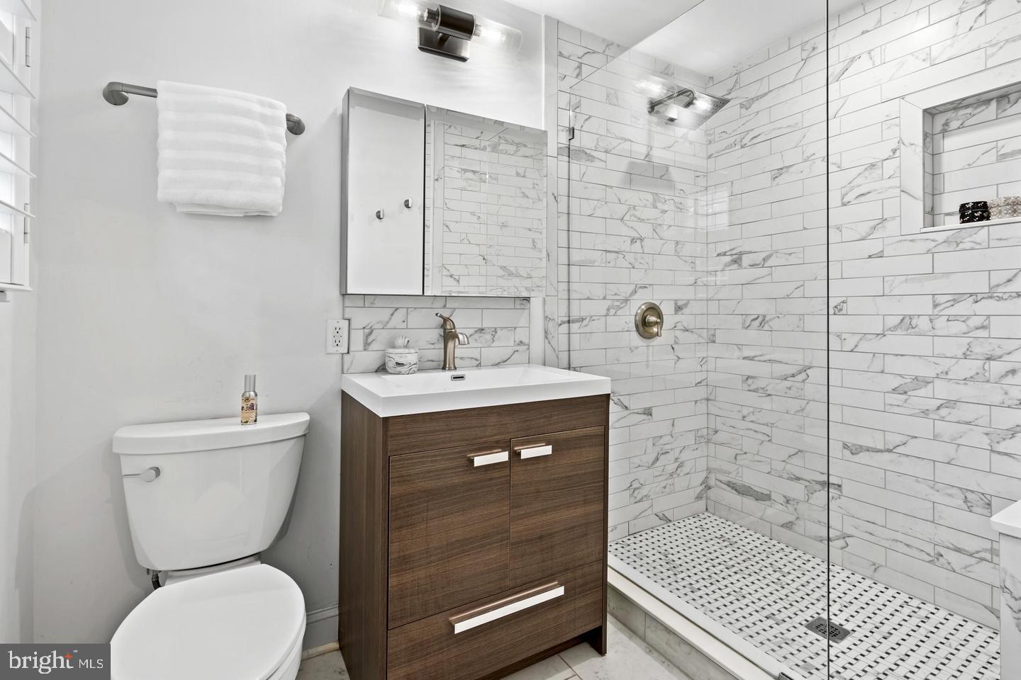 305 Irish Rd Property Photo 9