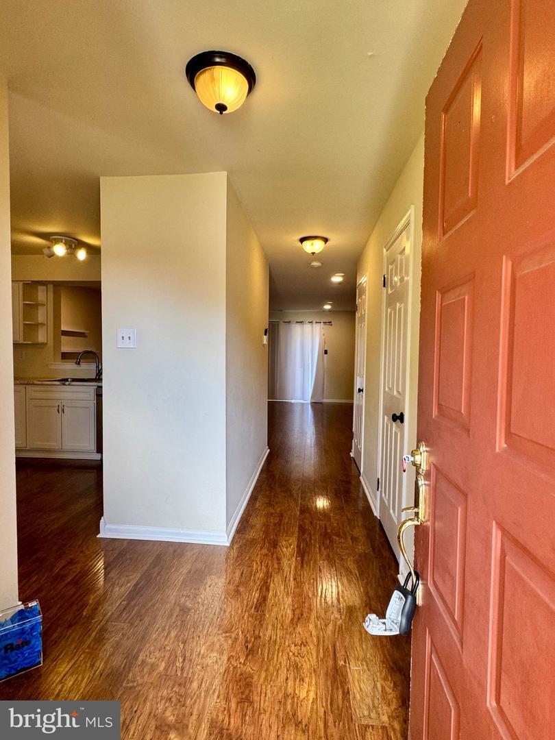 122 Caernarvon Ct Property Photo 5