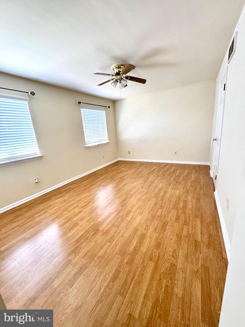 122 Caernarvon Ct Property Photo 12