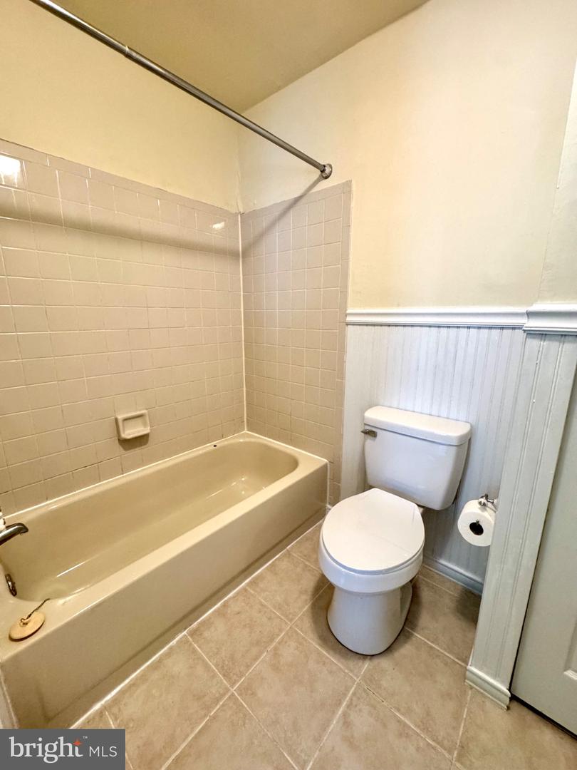 122 Caernarvon Ct Property Photo 15