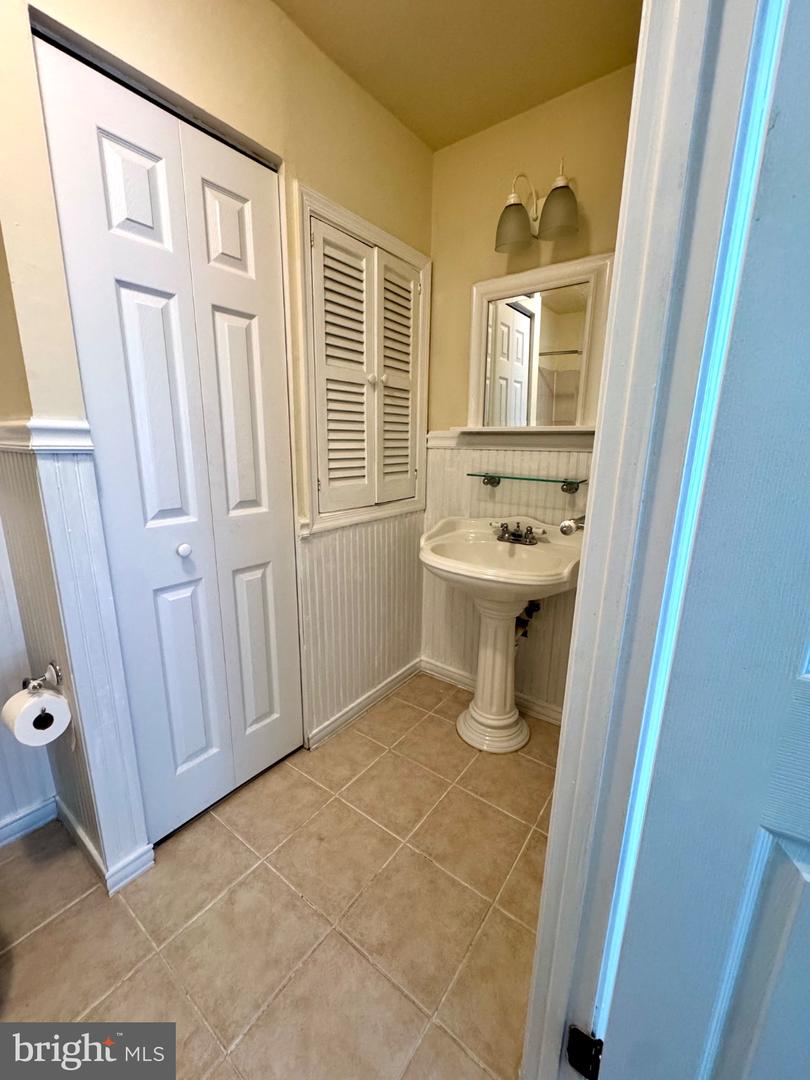 122 Caernarvon Ct Property Photo 16