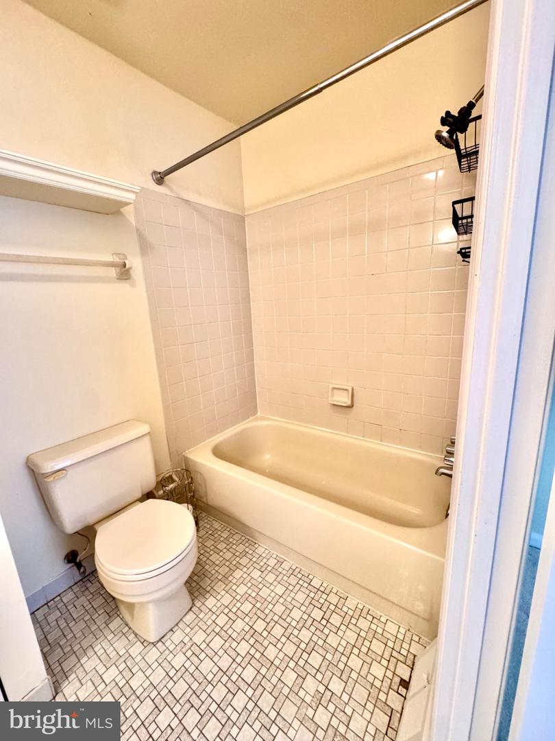 122 Caernarvon Ct Property Photo 20