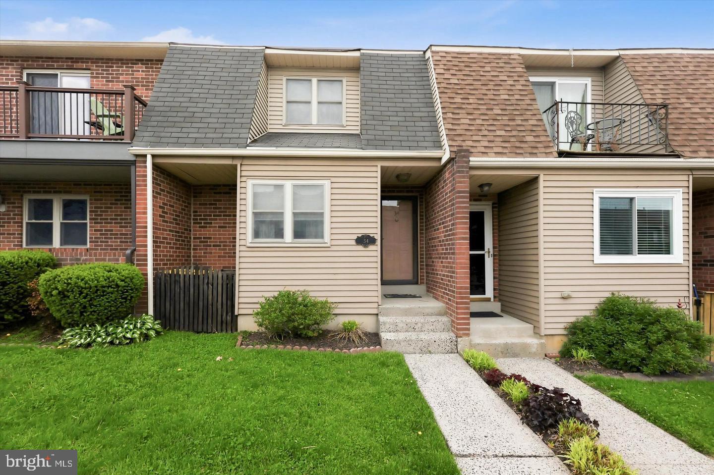 34 KELMAR AVE Property Photo 1