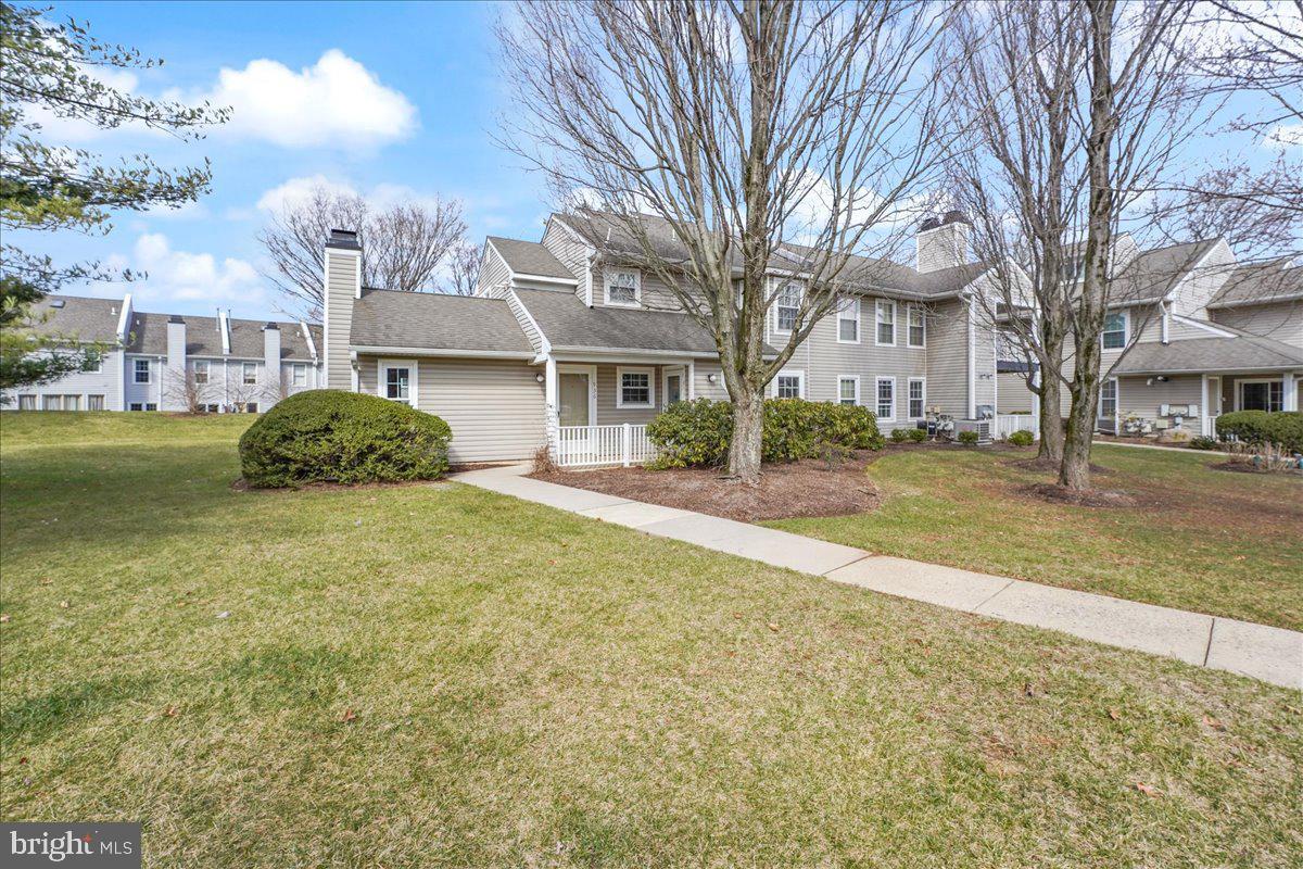 936 RAILWAY SQ #17 Property Photo 1