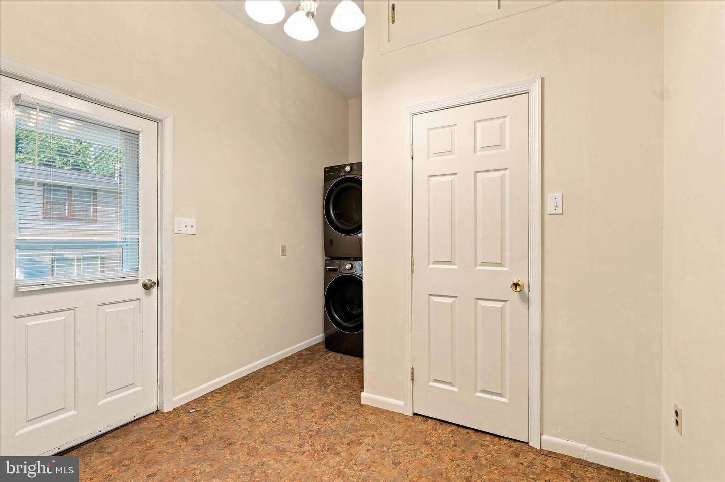535 Valley Park Rd Property Photo 12