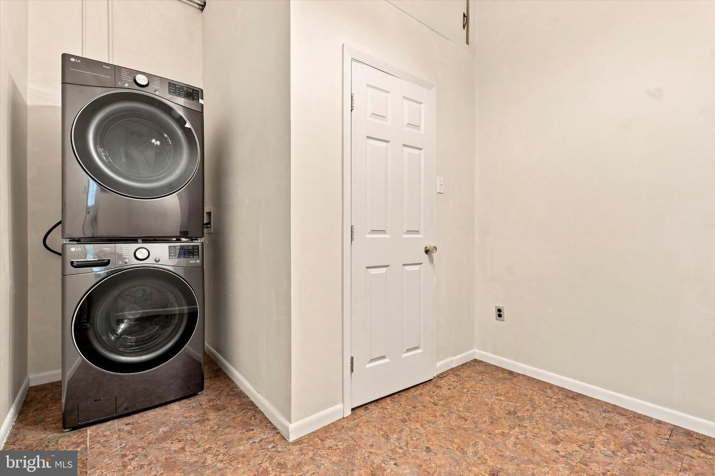535 Valley Park Rd Property Photo 13
