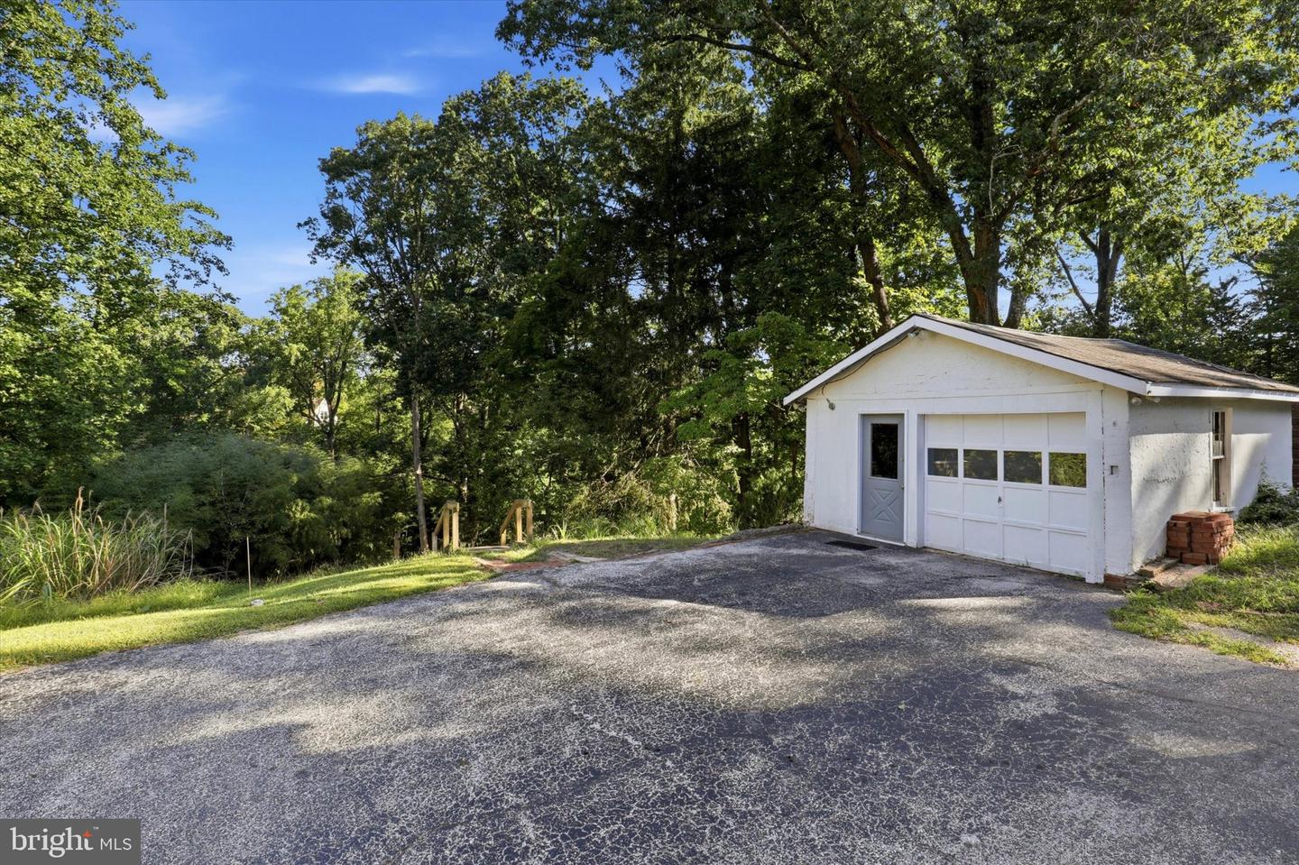 535 Valley Park Rd Property Photo 24