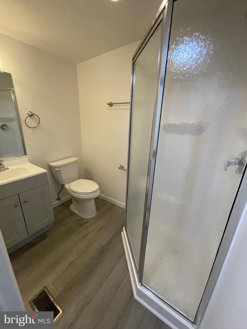 114 E Cedar St Property Photo 5