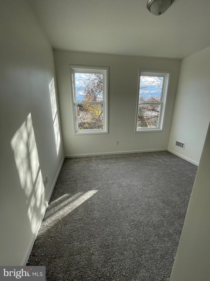 114 E Cedar St Property Photo 15