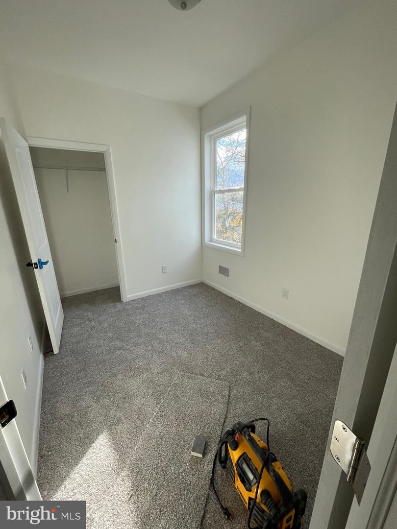 114 E Cedar St Property Photo 16