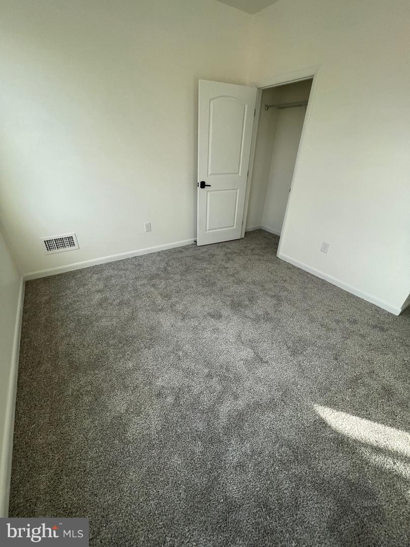 114 E Cedar St Property Photo 17