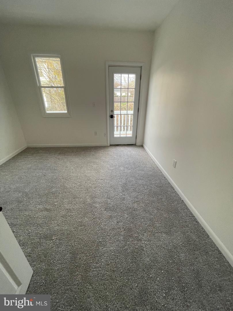 114 E Cedar St Property Photo 18