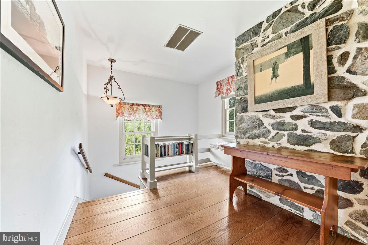 1001 Hickory Hill Rd Property Photo 32