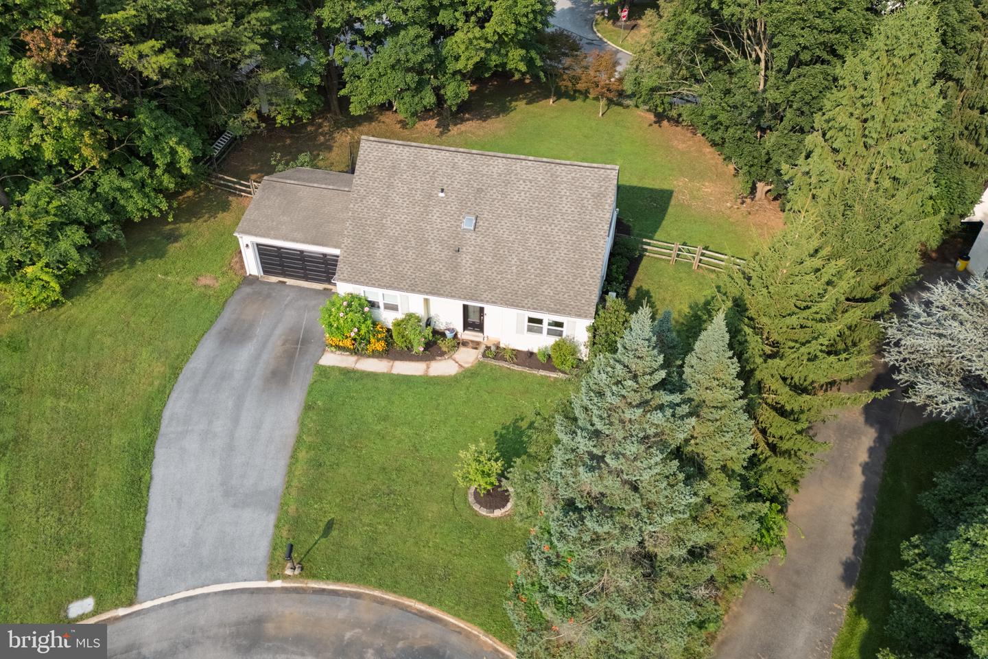 1411 Merion Terrace Property Photo 3