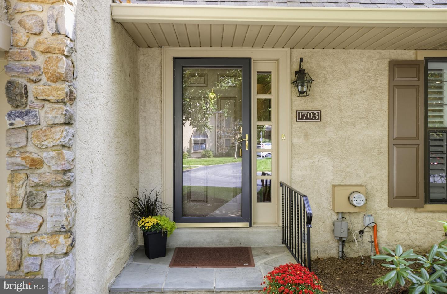 1703 Weatherstone Dr Property Photo 3