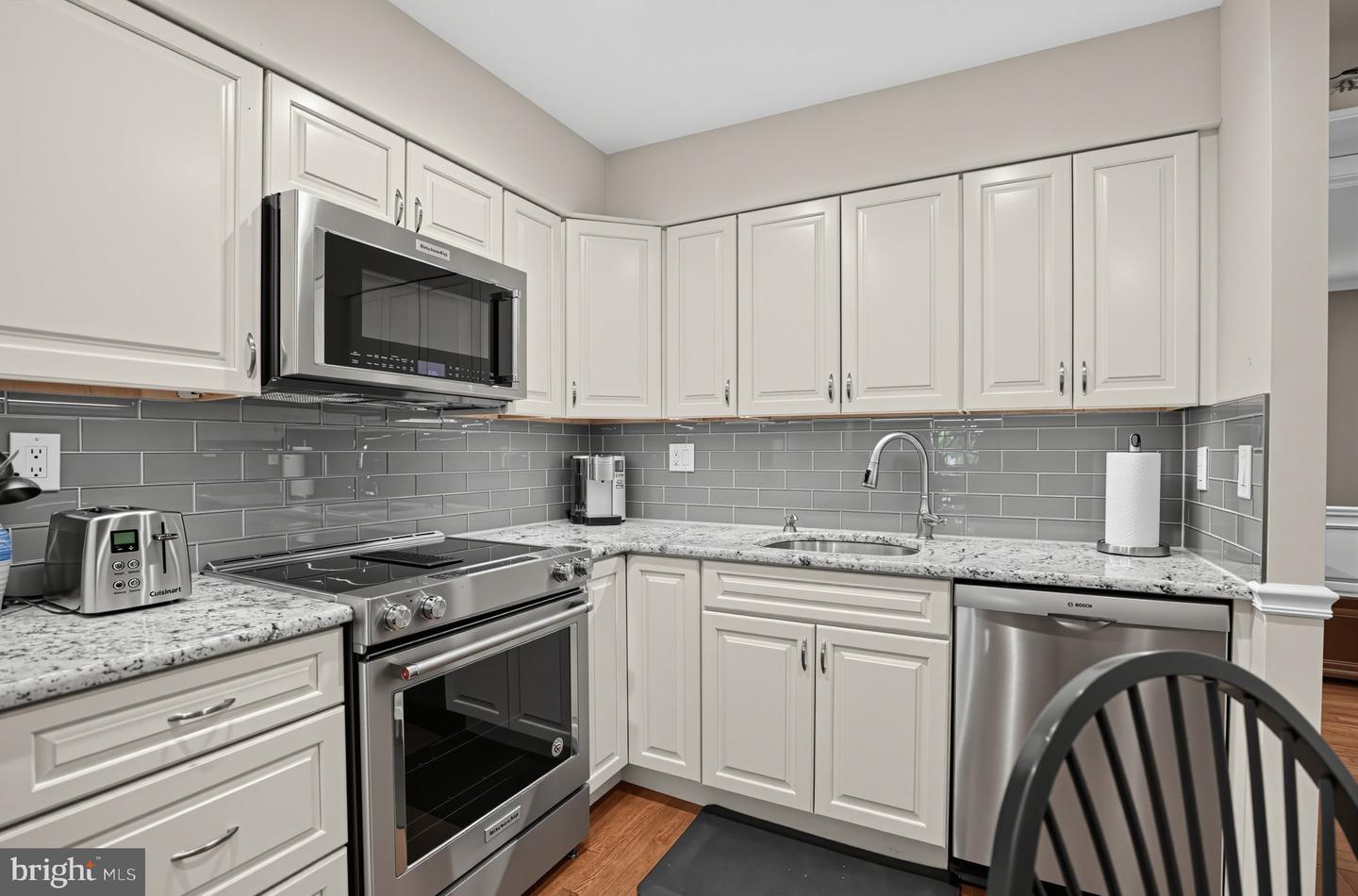 1703 Weatherstone Dr Property Photo 9