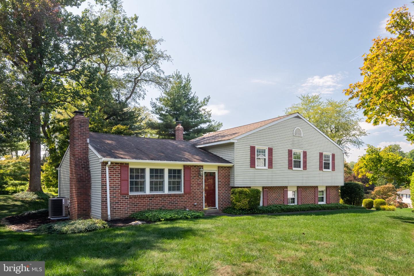 1560 Greenlawn Rd Property Photo 1