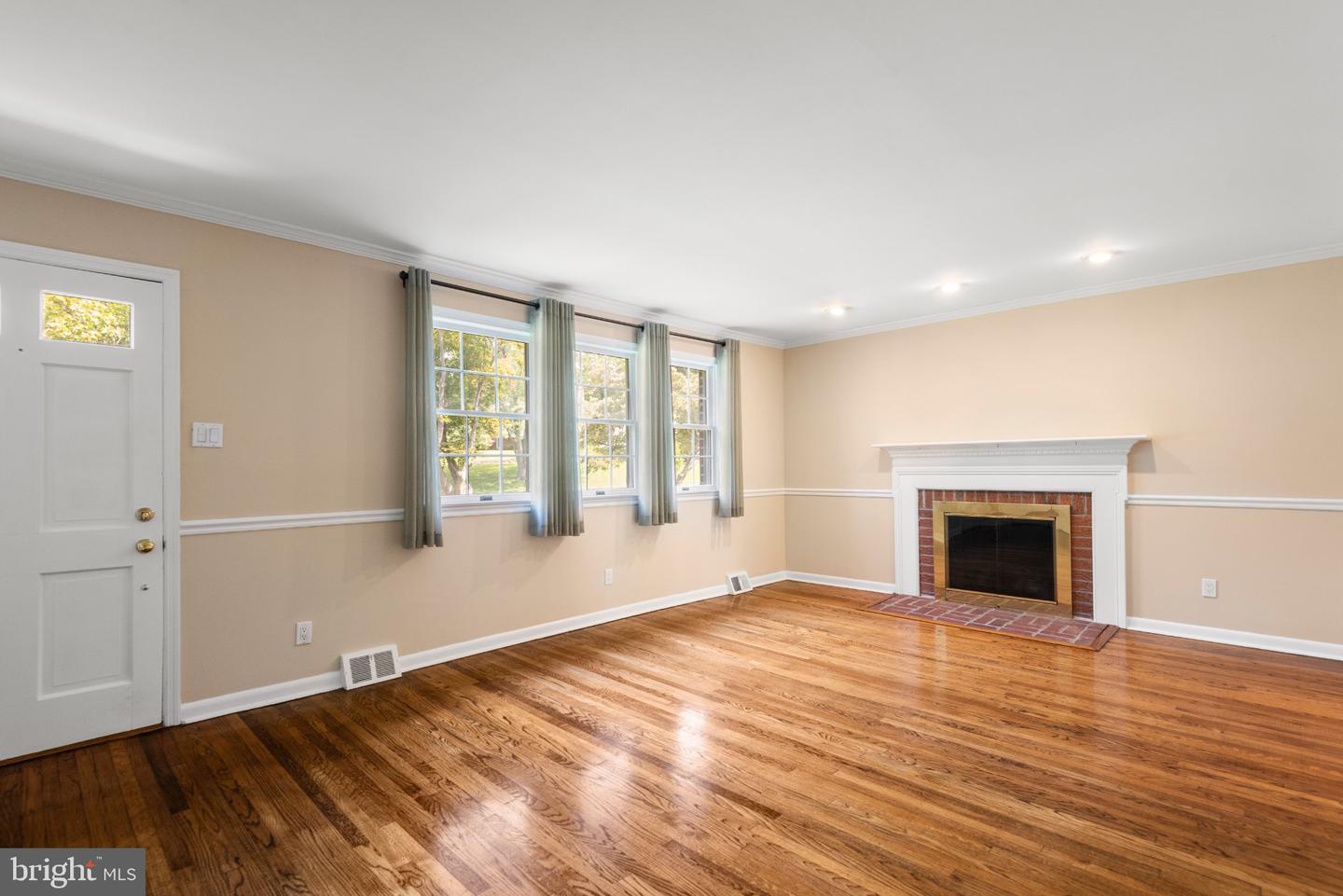 1560 Greenlawn Rd Property Photo 2