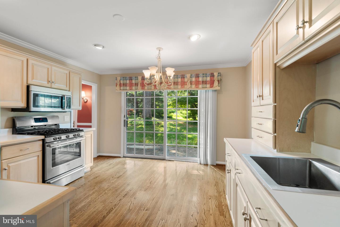 1560 Greenlawn Rd Property Photo 11