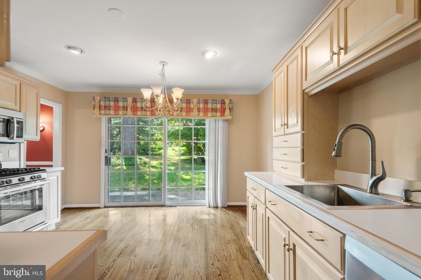 1560 Greenlawn Rd Property Photo 12