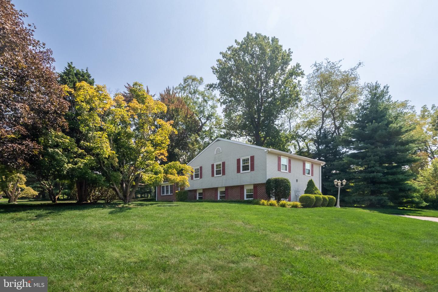 1560 Greenlawn Rd Property Photo 27